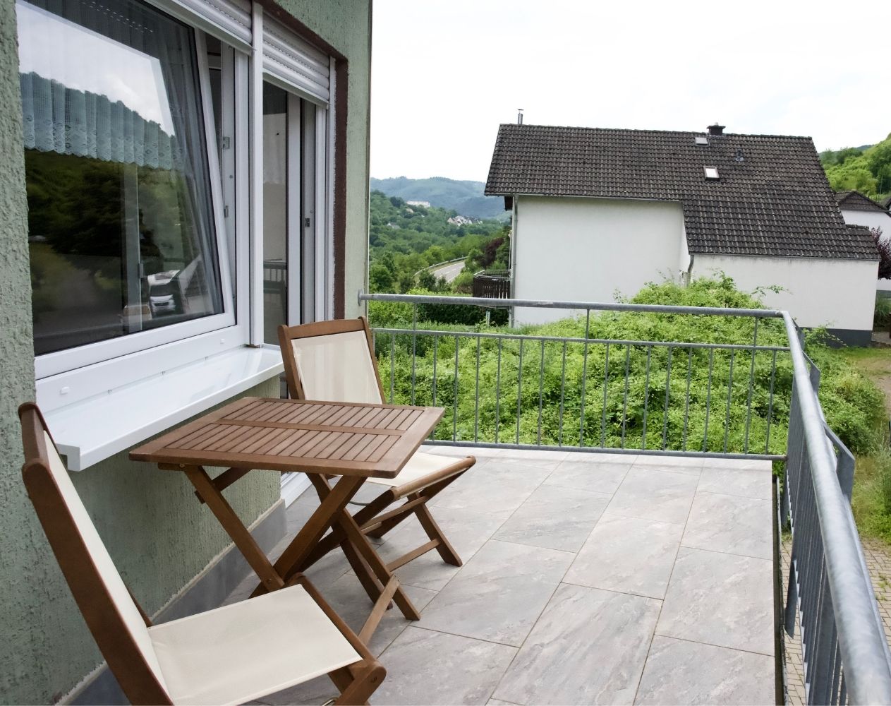 Aufenthaltsraum Balkon-min